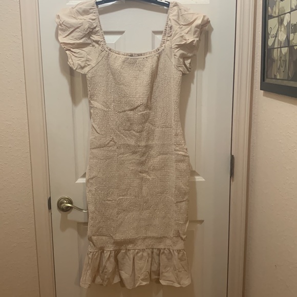 Simplee Plus Size 2X Women Smocked Bodycon Off Shoulder Puff Oatmeal Midi Dress - Picture 4 of 8